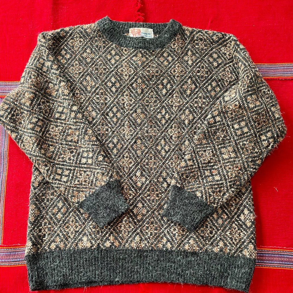 Vintage 100% Wool Diamond Pattern Sweater by Cheung Kee; Size Small/Medium Wool
